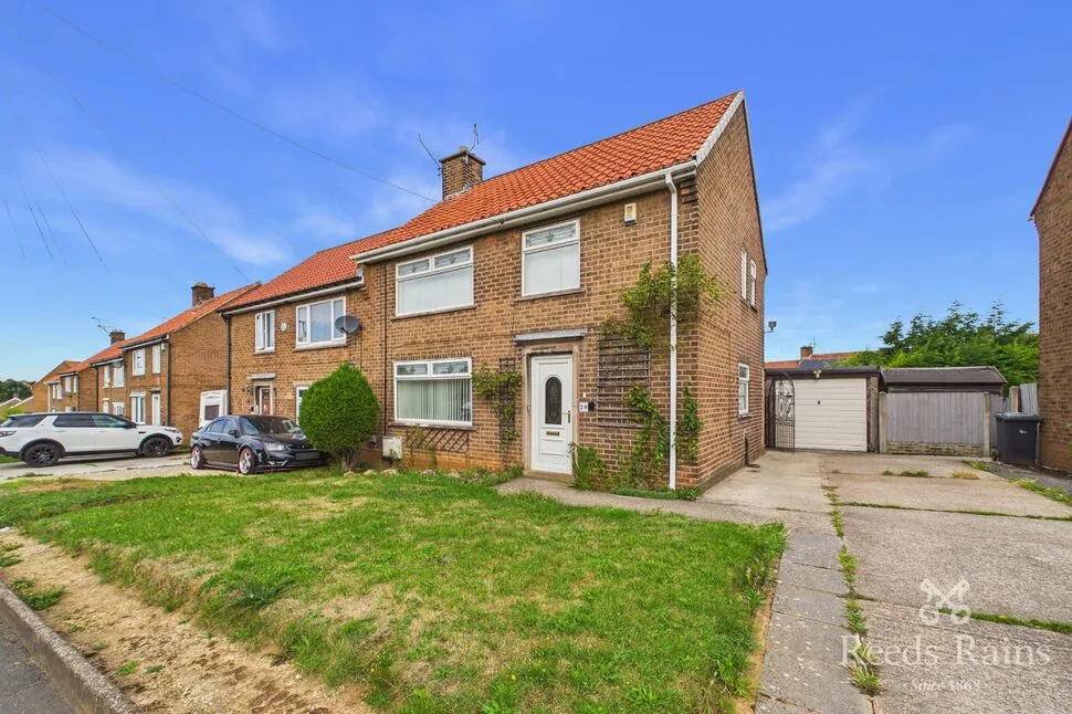 3 bed house for sale — High Nook Road, Dinnington, South Yorkshire, S25