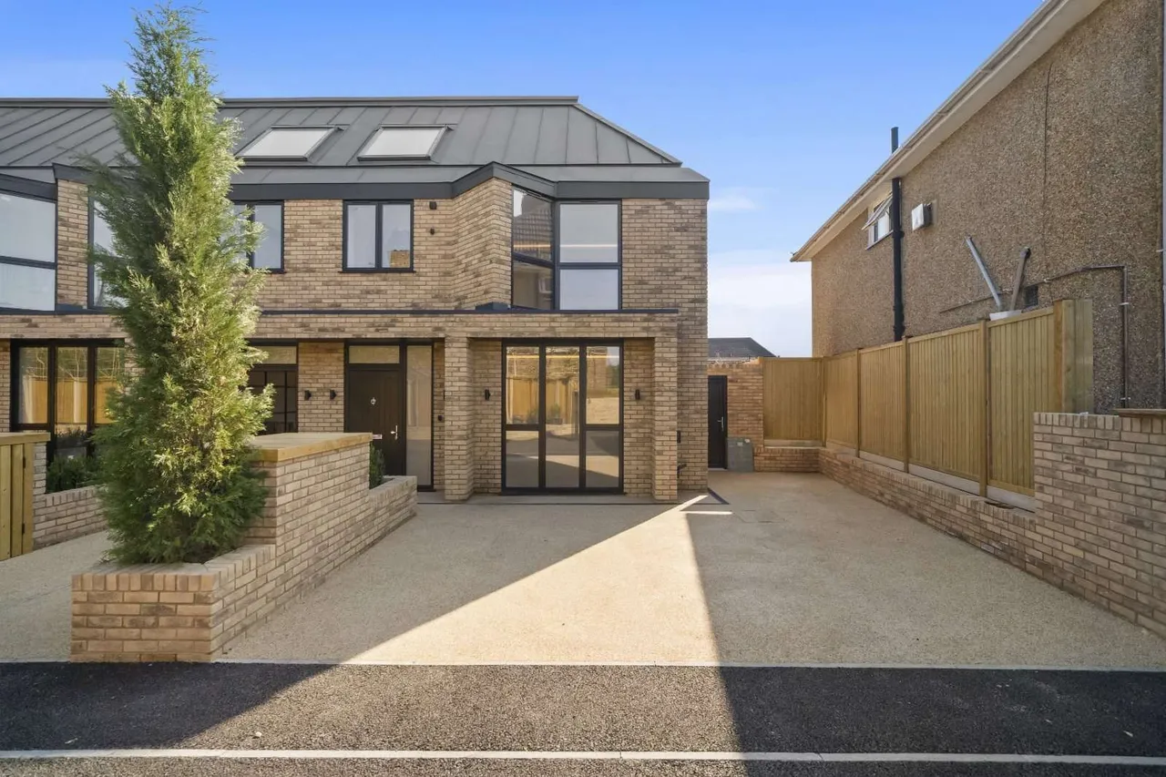 4 bed new development to rent — Winston Close, Wimbledon, London, SW20 9NX