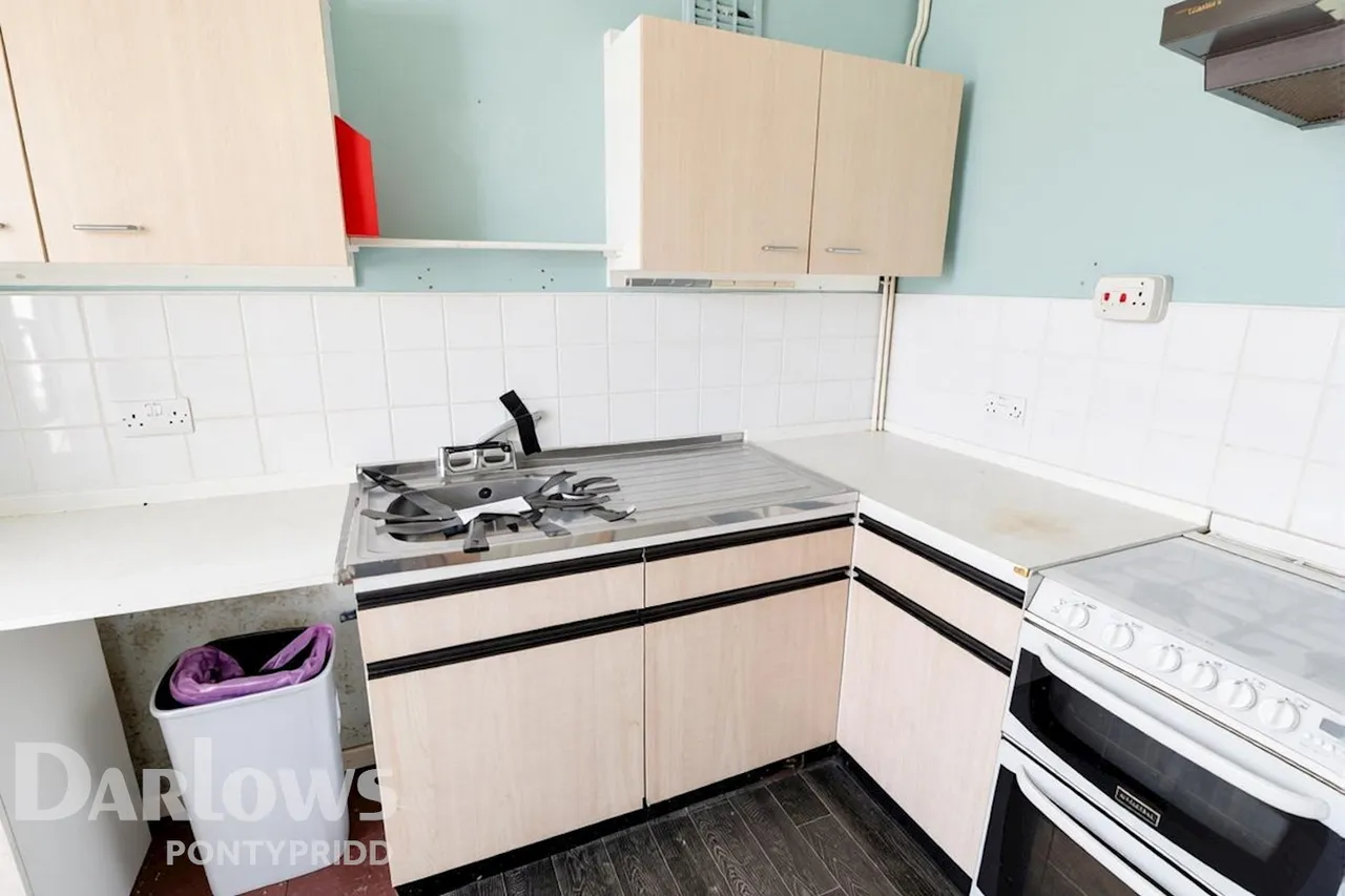 Llantrisant Road, Pontypridd, photo 5
