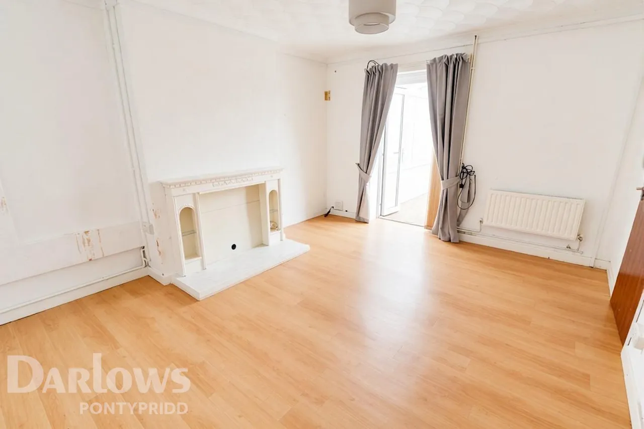 Llantrisant Road, Pontypridd, photo 2