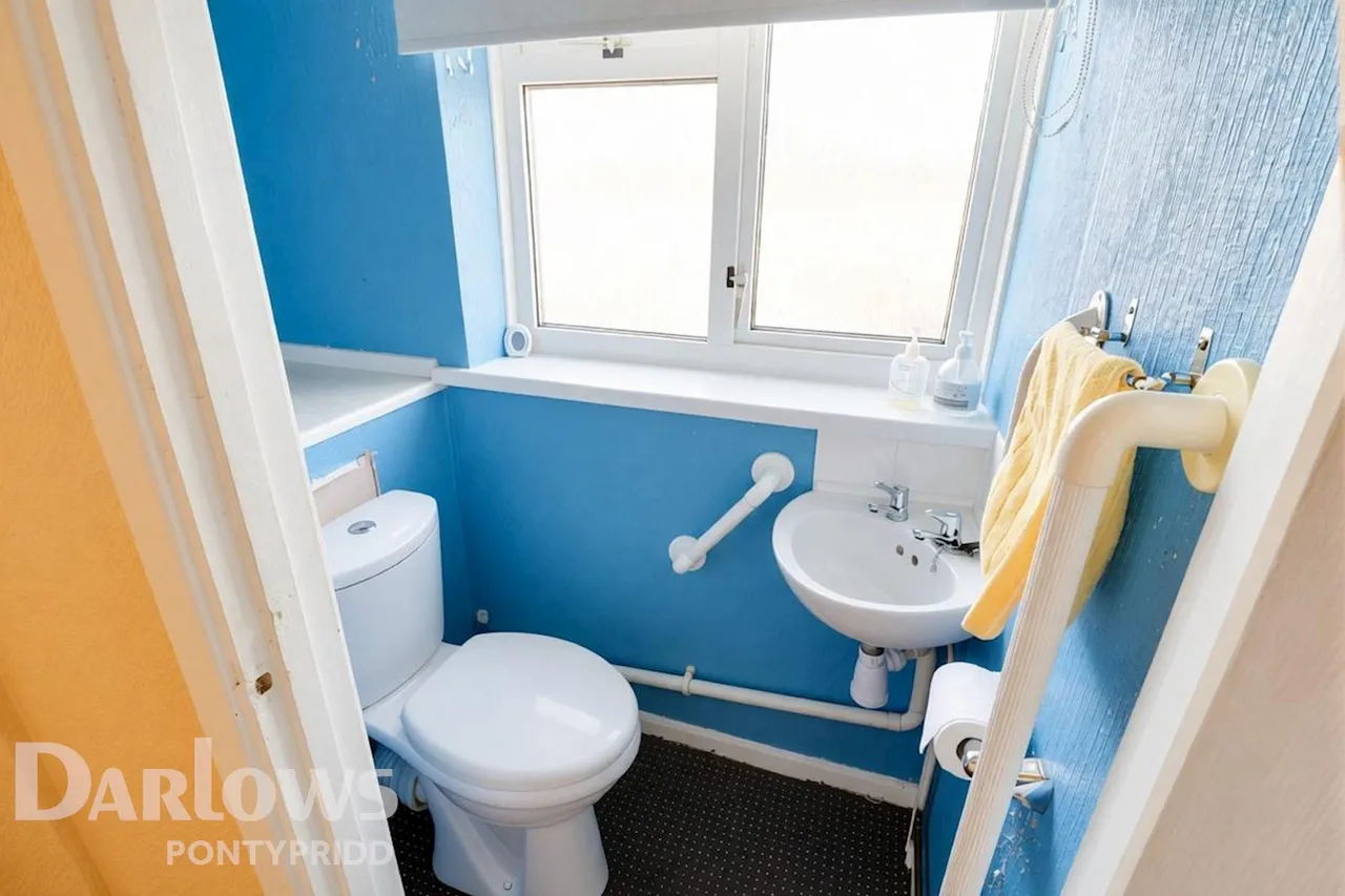 Llantrisant Road, Pontypridd, photo 14