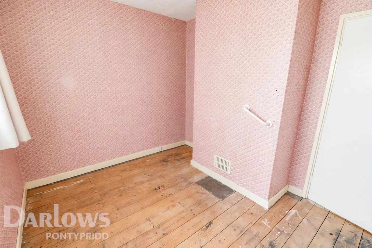 Llantrisant Road, Pontypridd, photo 11