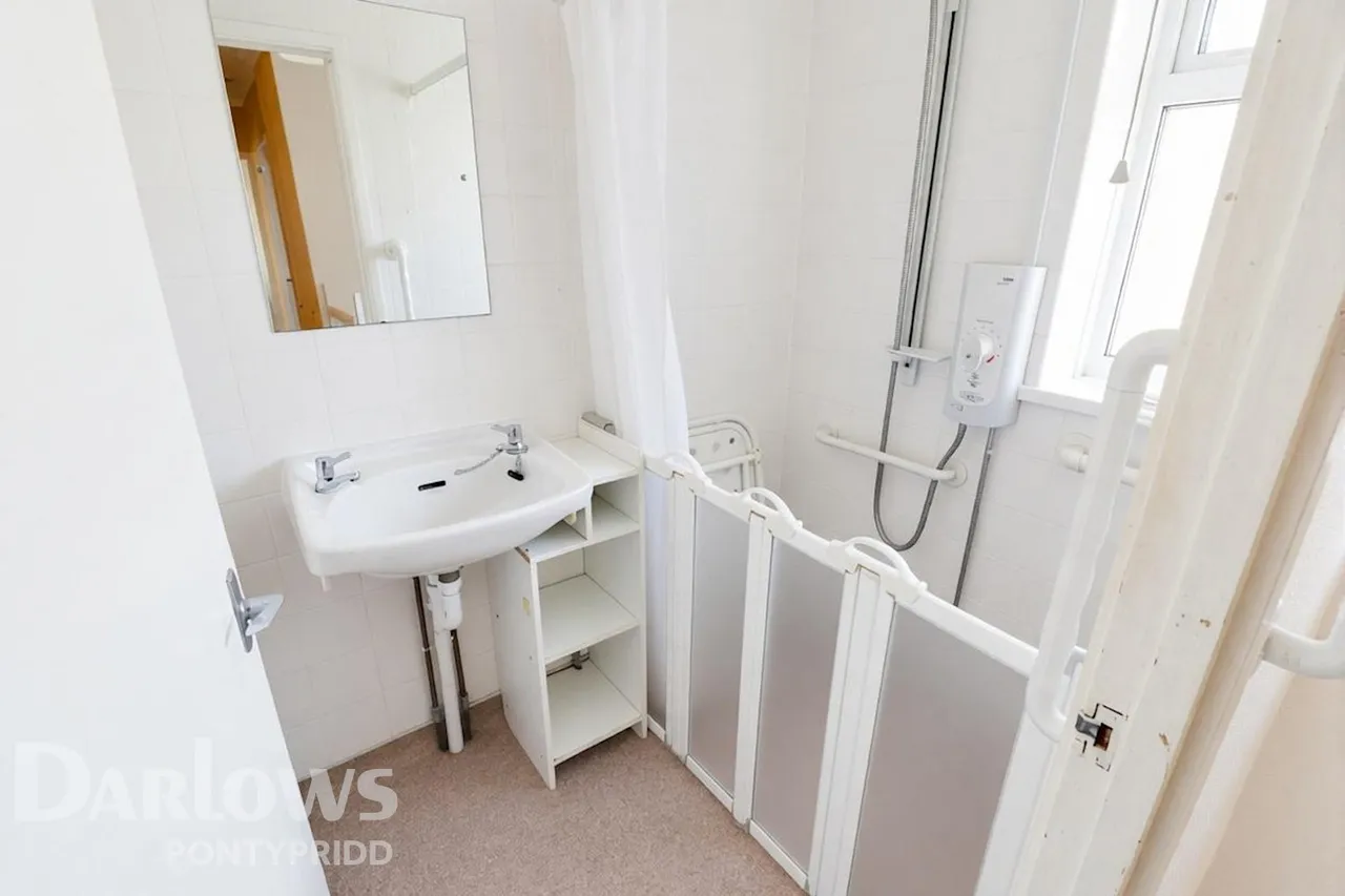 Llantrisant Road, Pontypridd, photo 13