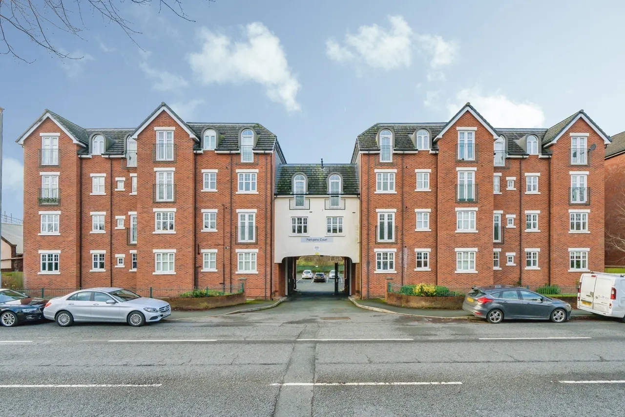 2 bed flat for sale — Wilderspool Causeway, Warrington, Cheshire, WA4
