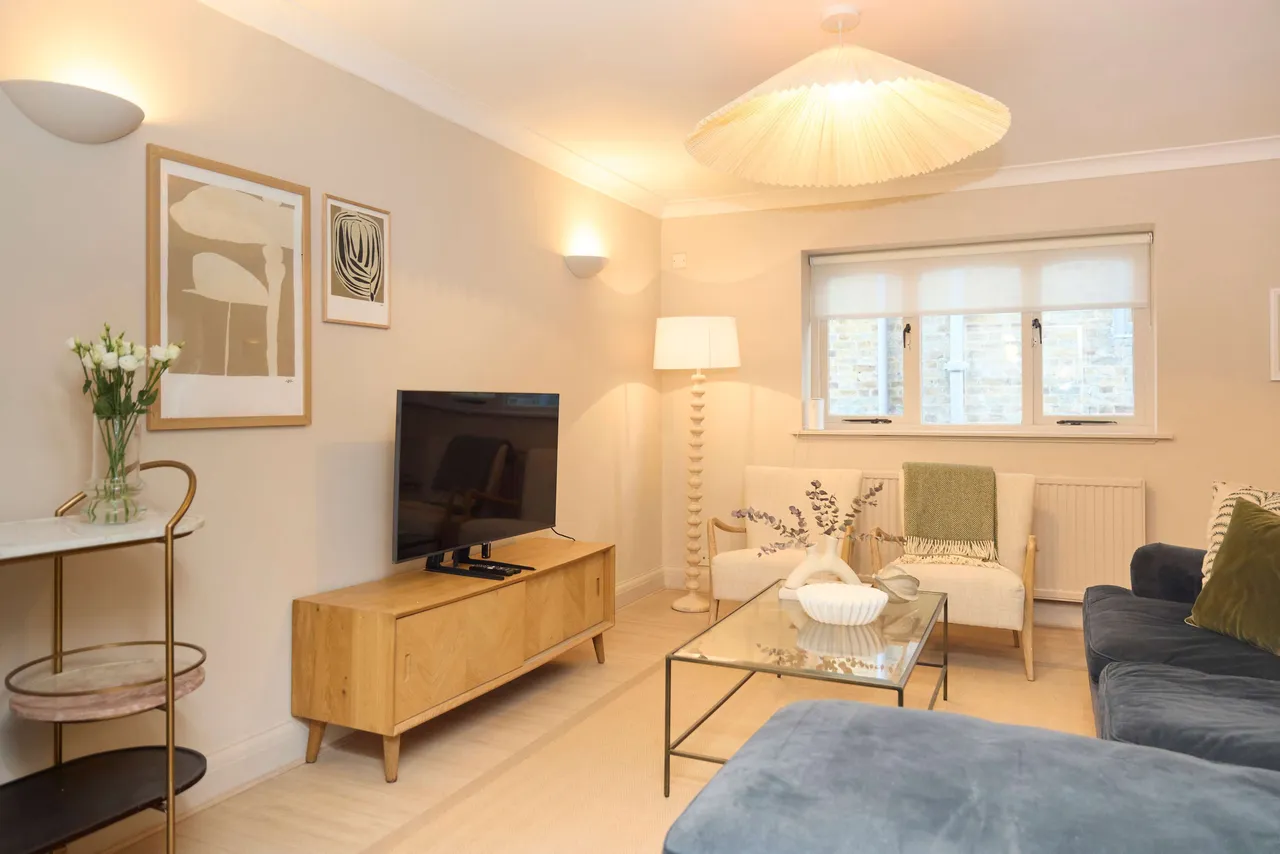 3 bed flat for sale — Macroom Road, London, W9