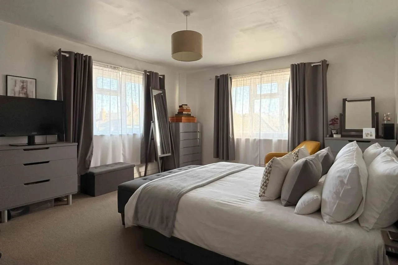 Kingston Road, Leatherhead, KT22, photo 4