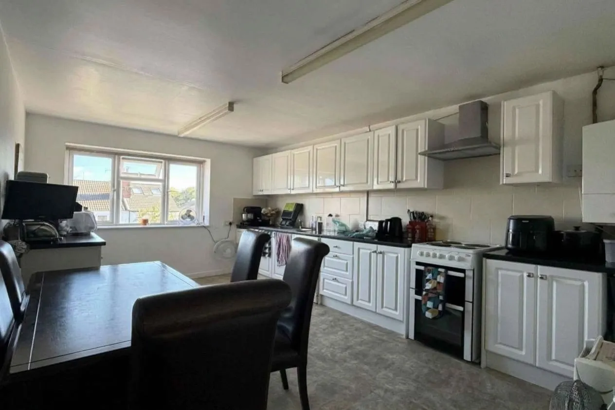Kingston Road, Leatherhead, KT22, photo 3