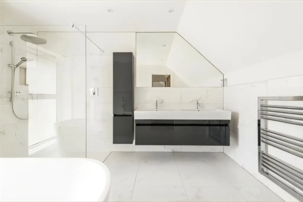 Hophurst Lane, RH10, photo 9