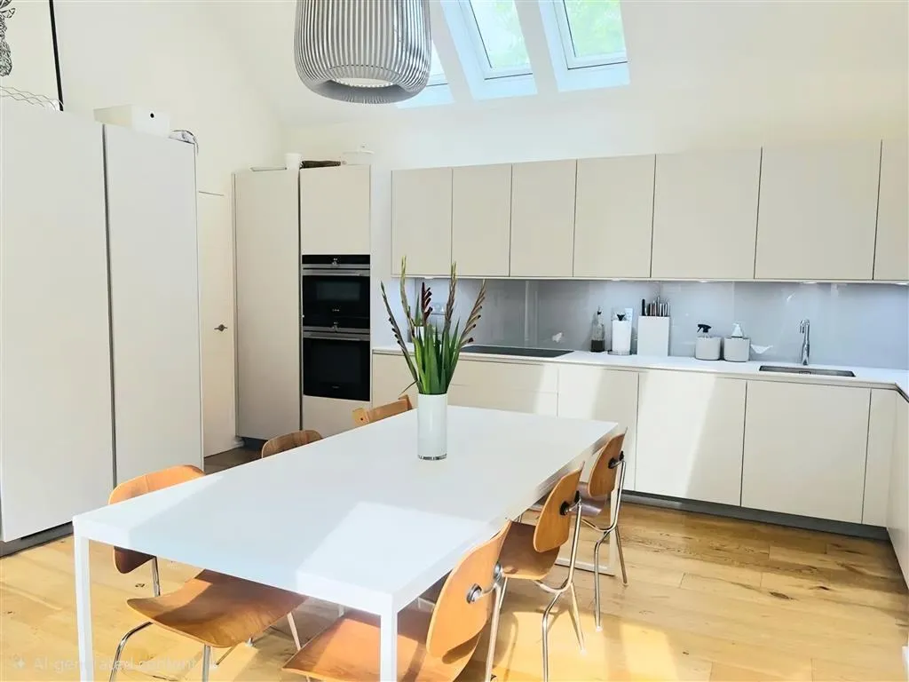 Hophurst Lane, RH10, photo 7