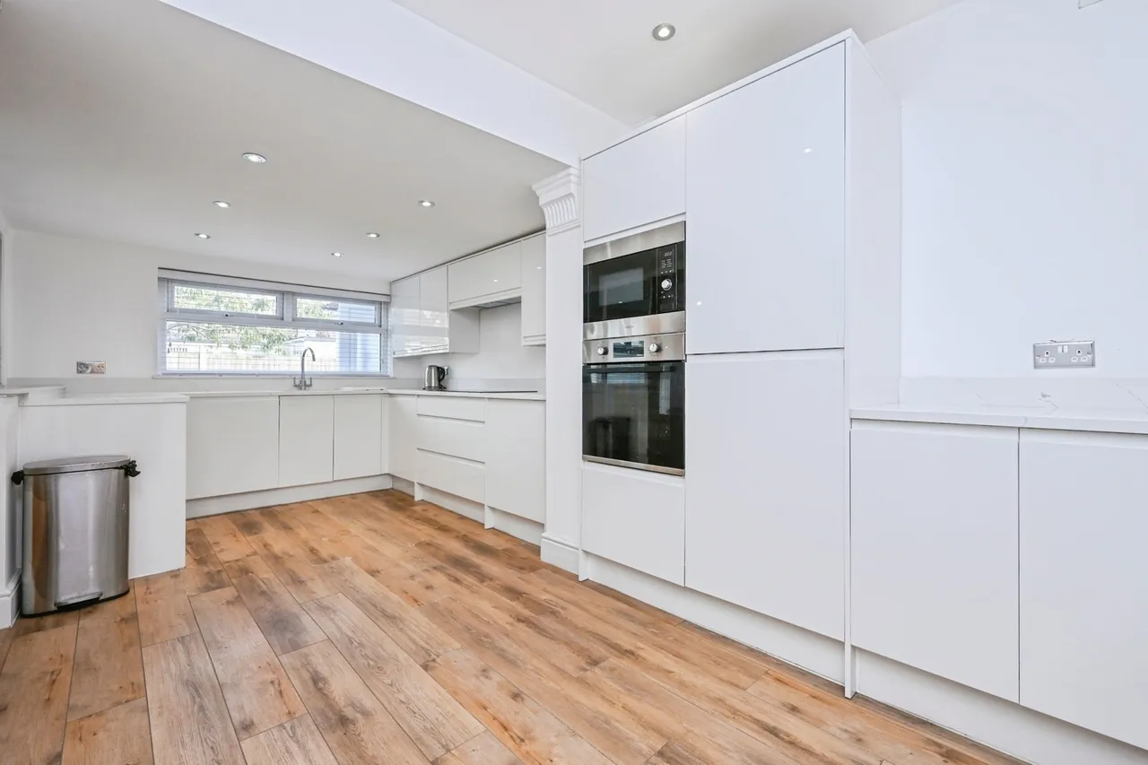 Debra Close, Melling, L31, photo 7