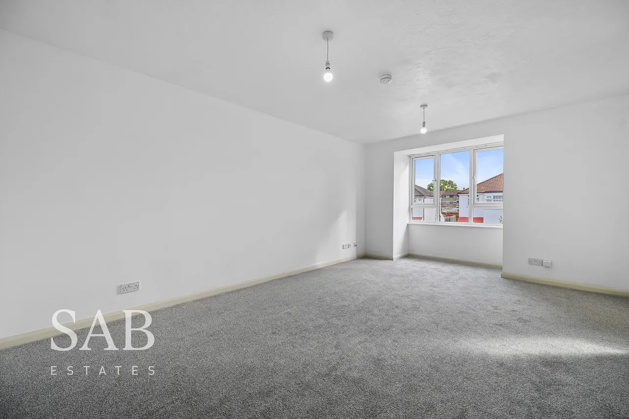 Hadfield Close, Southall, UB1, photo 2