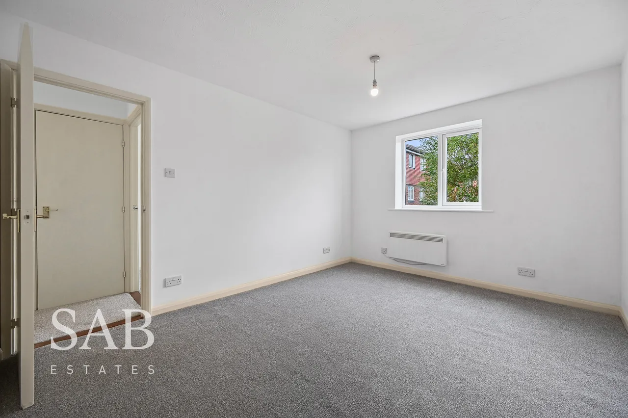 Hadfield Close, Southall, UB1, photo 5