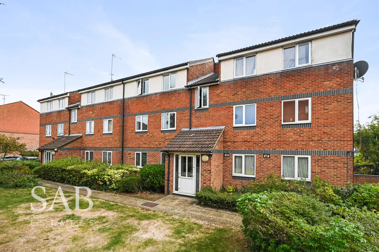 2 bed flat for sale, Hadfield Close, Southall, UB1
