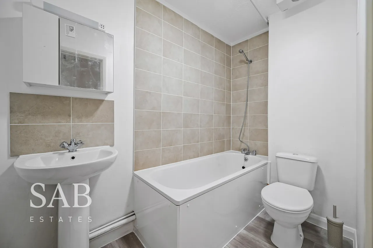 Hadfield Close, Southall, UB1, photo 4