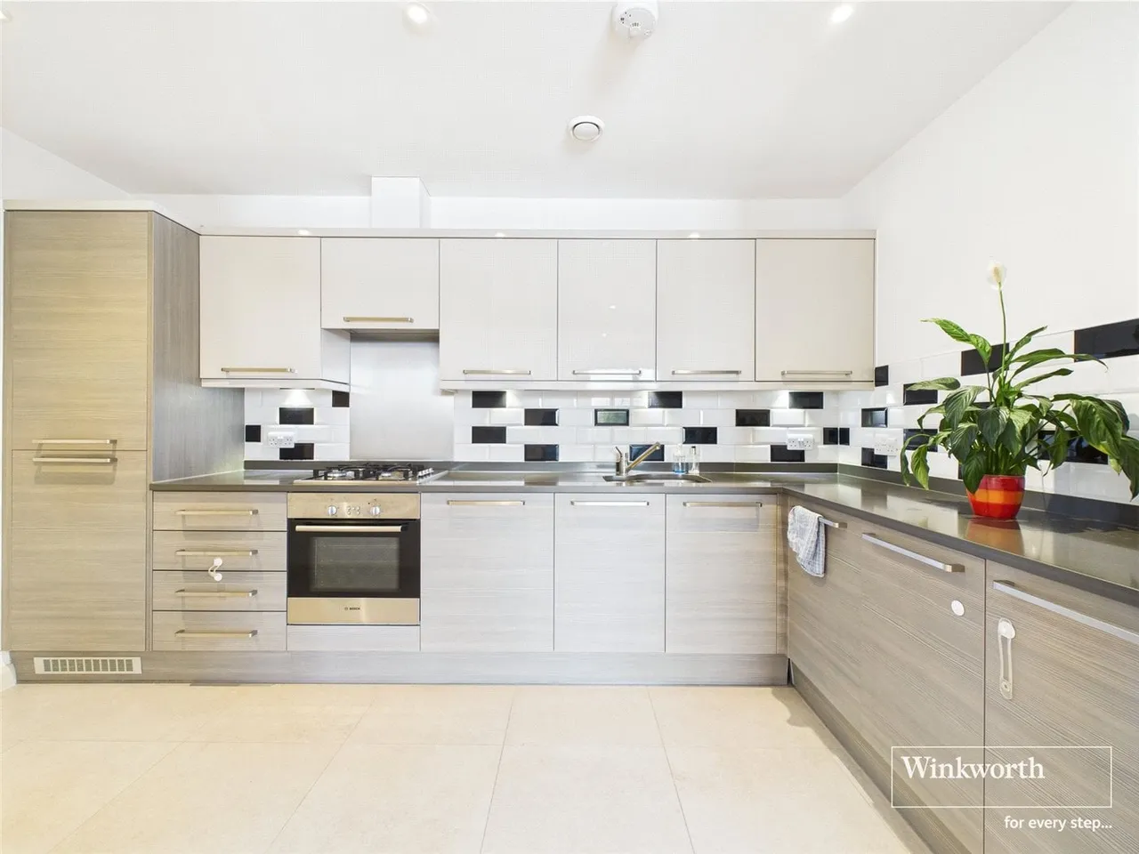 Cypress Court, Alpine Road, Kingsbury, NW9, photo 2