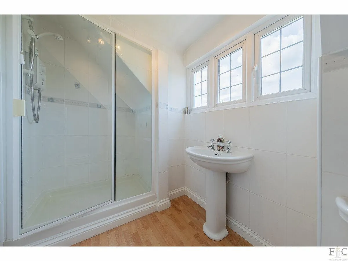 Stoughton Road, Oadby, LE2, photo 38