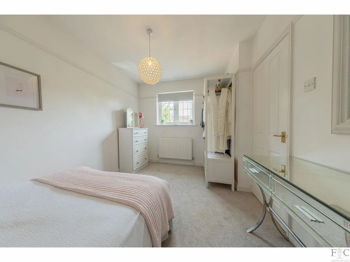 Stoughton Road, Oadby, LE2, photo 32