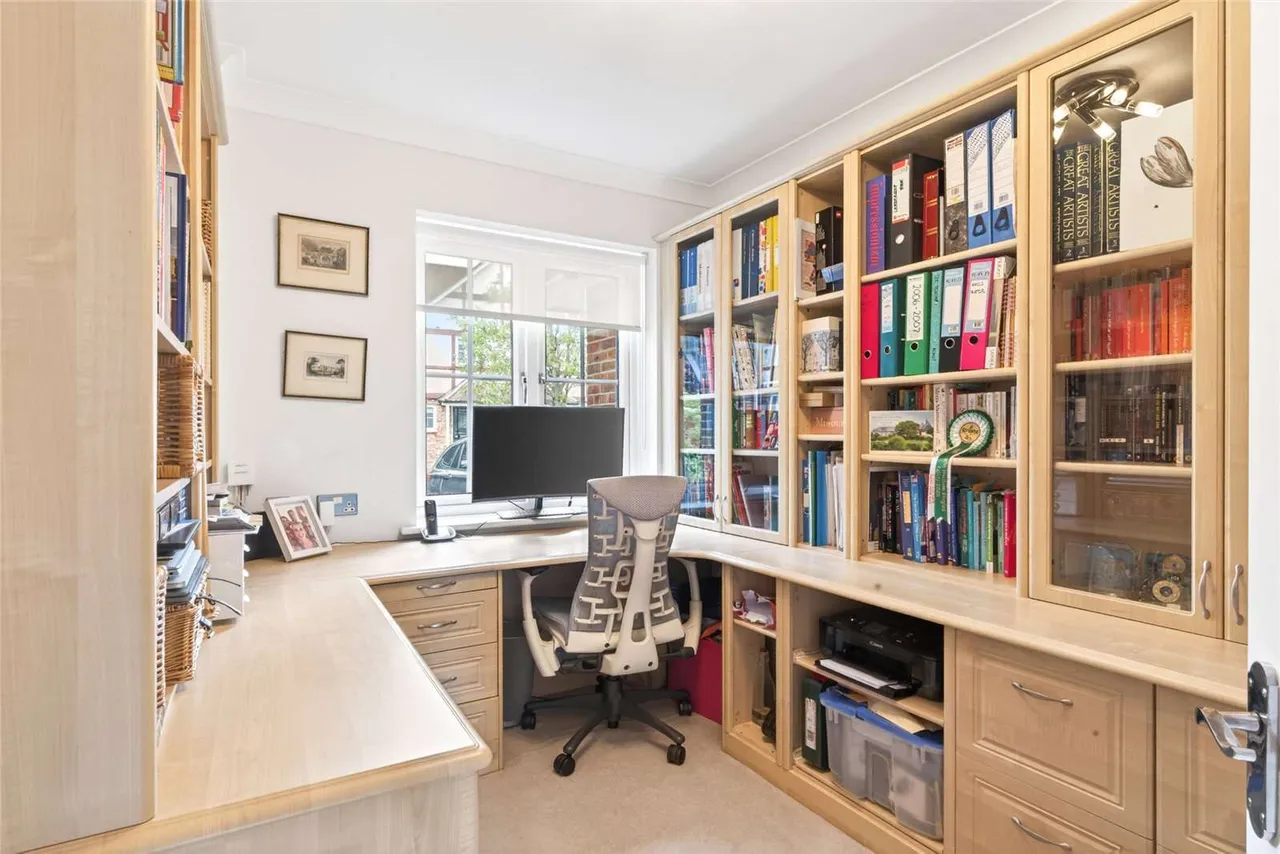 Kings Place, Loughton, Essex, IG10 4PW, photo 9