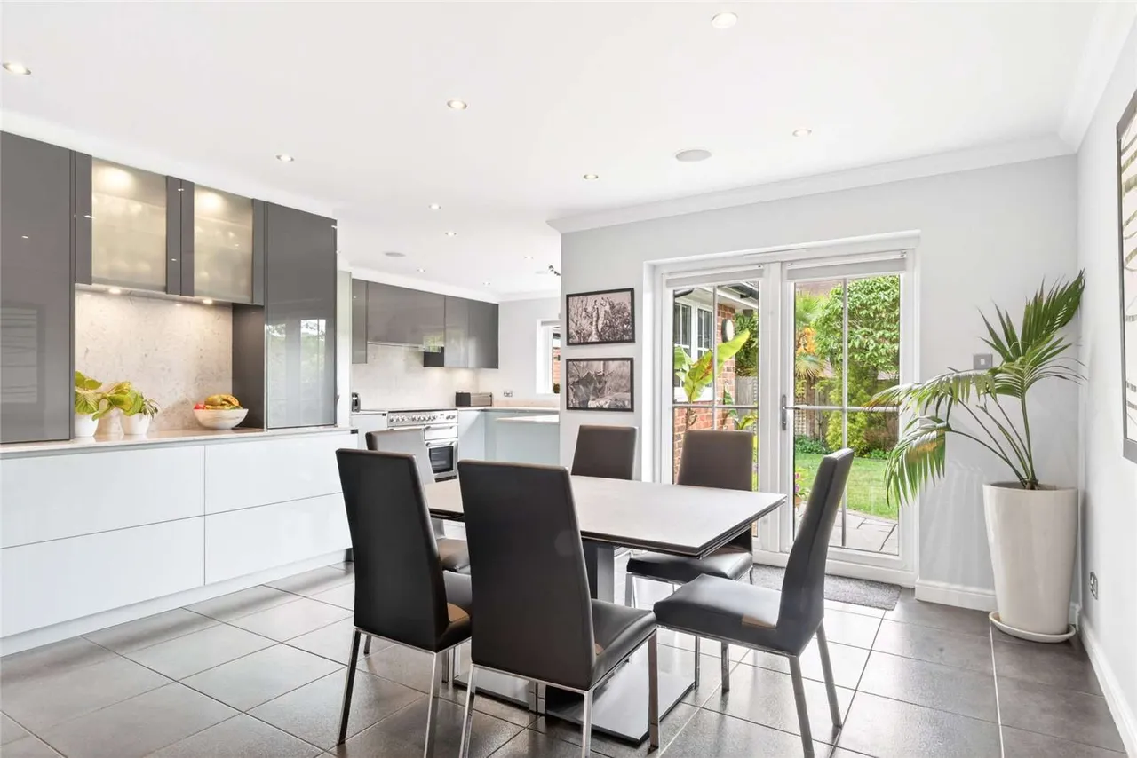 Kings Place, Loughton, Essex, IG10 4PW, photo 6