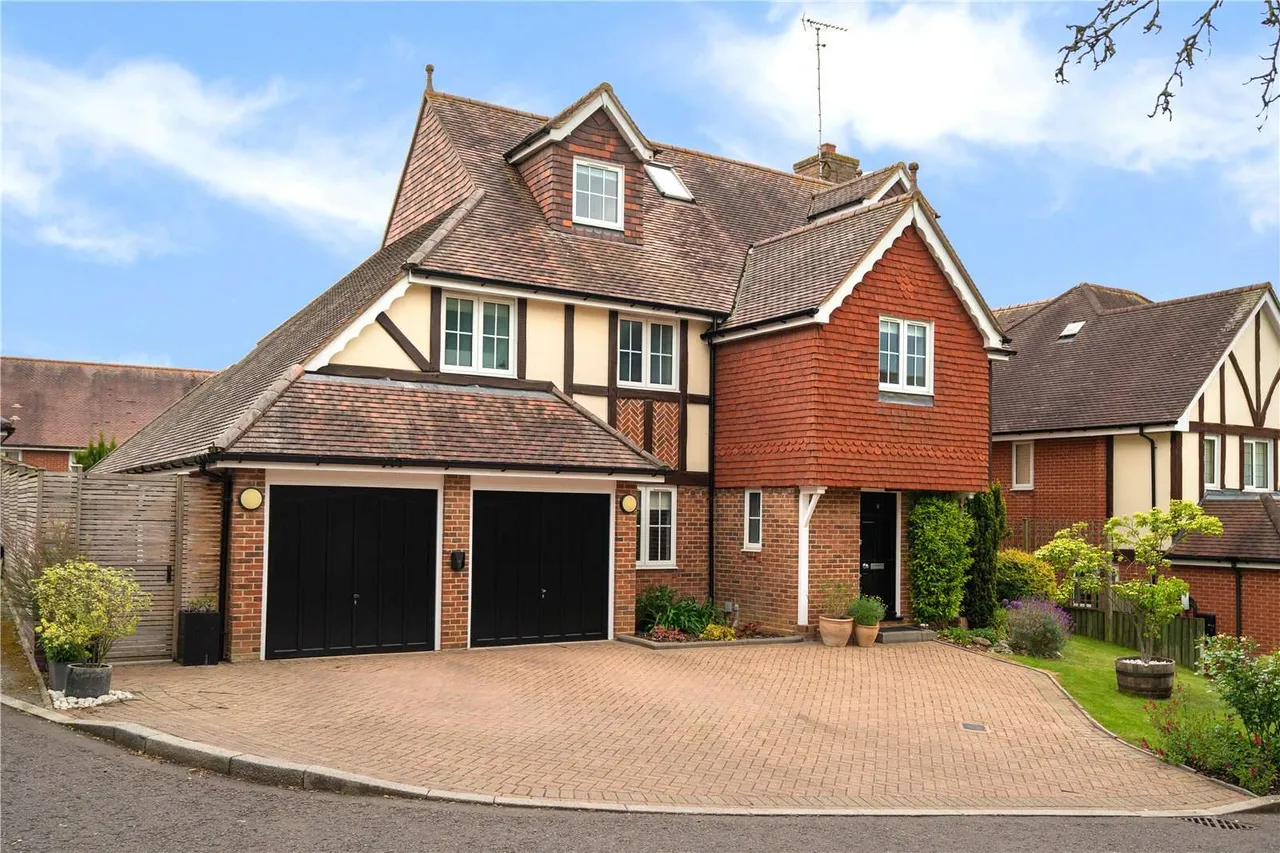 5 bed house for sale — Kings Place, Loughton, Essex, IG10 4PW