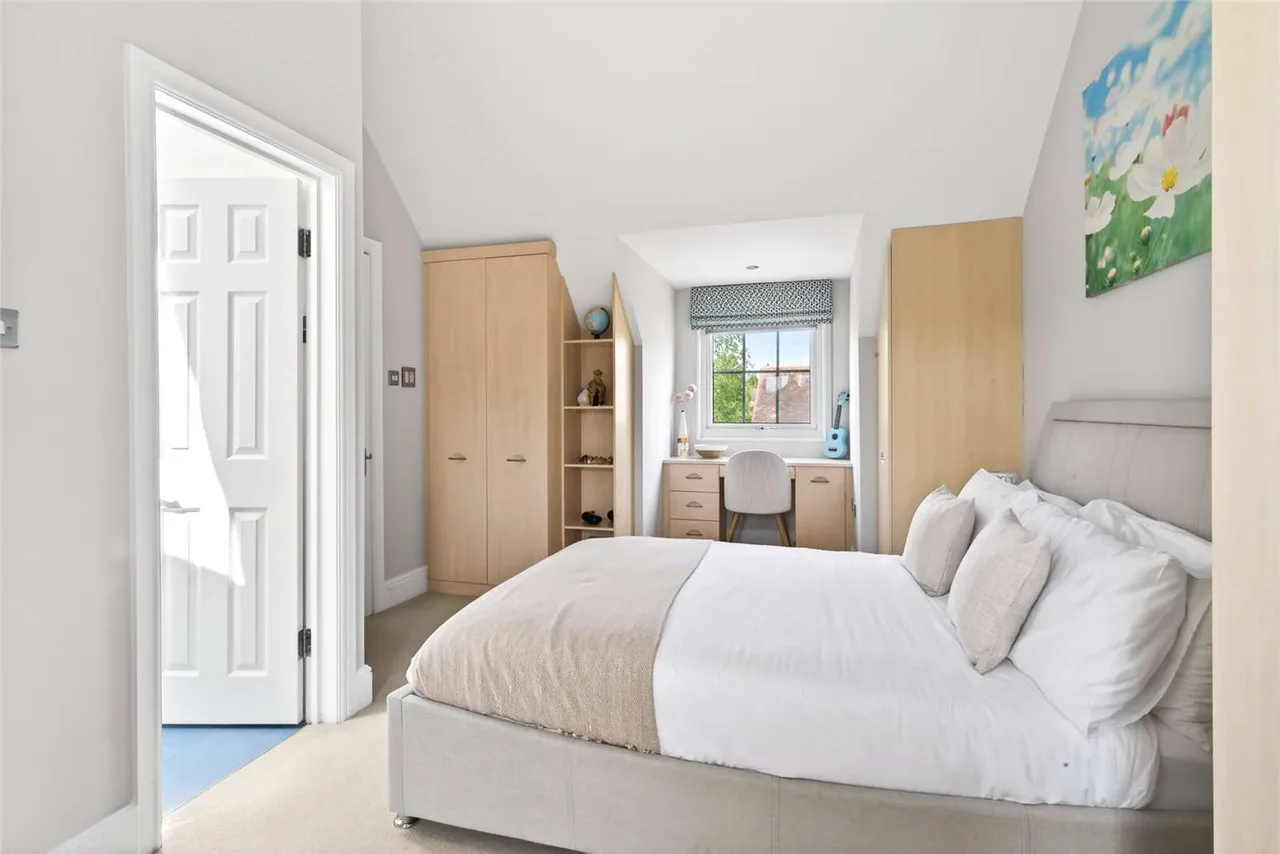 Kings Place, Loughton, Essex, IG10 4PW, photo 12