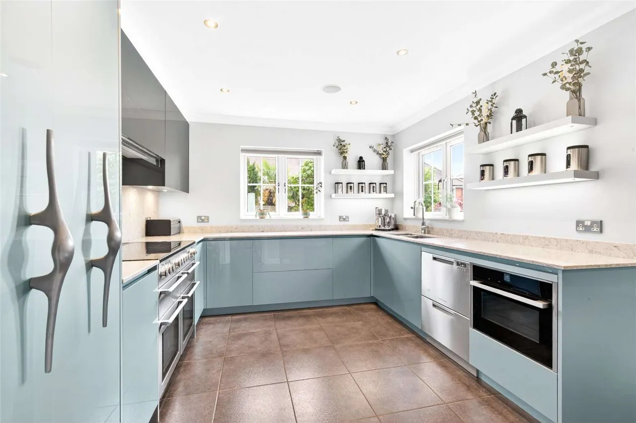 Kings Place, Loughton, Essex, IG10 4PW, photo 4
