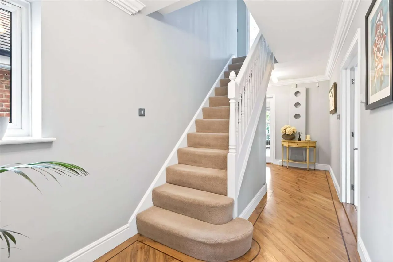 Kings Place, Loughton, Essex, IG10 4PW, photo 10