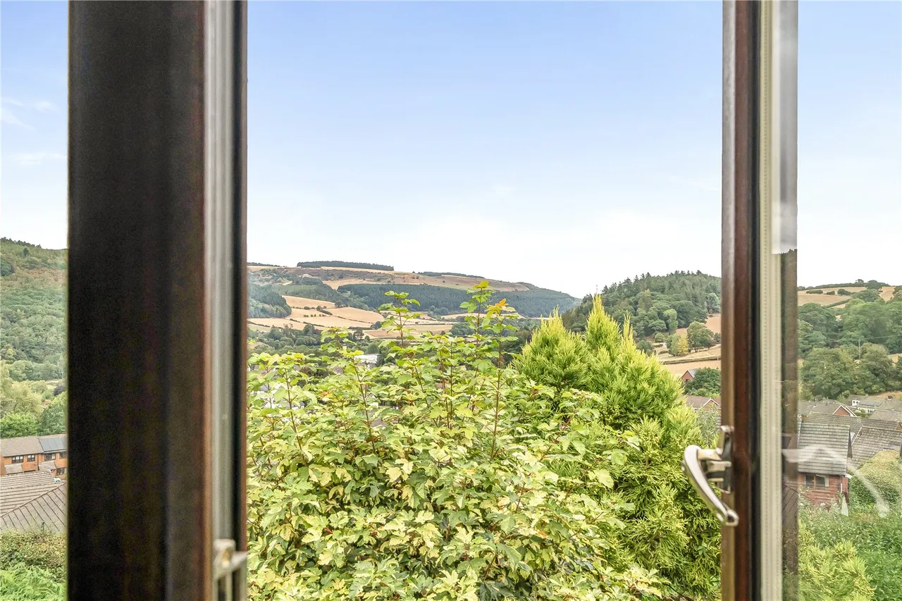 Grove Close, Knighton, Powys, LD7 1LJ, photo 2
