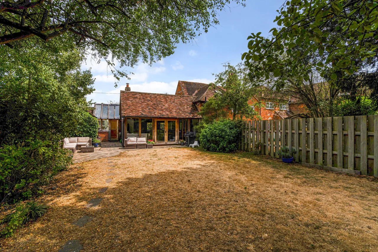 Longwater Road, Eversley, RG27, photo 9