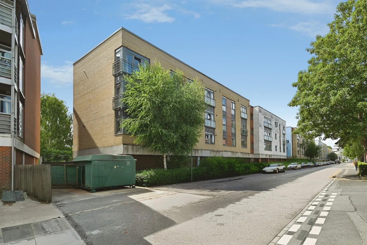 2 bed flat for sale — Wallis Place, Hart Street, Maidstone