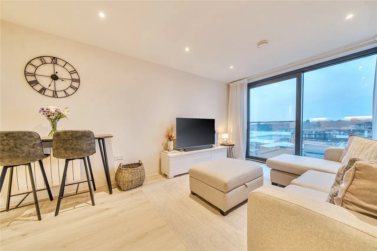 Pembroke Broadway, Camberley, GU15, photo 5