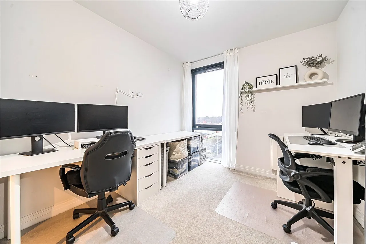 Pembroke Broadway, Camberley, GU15, photo 10
