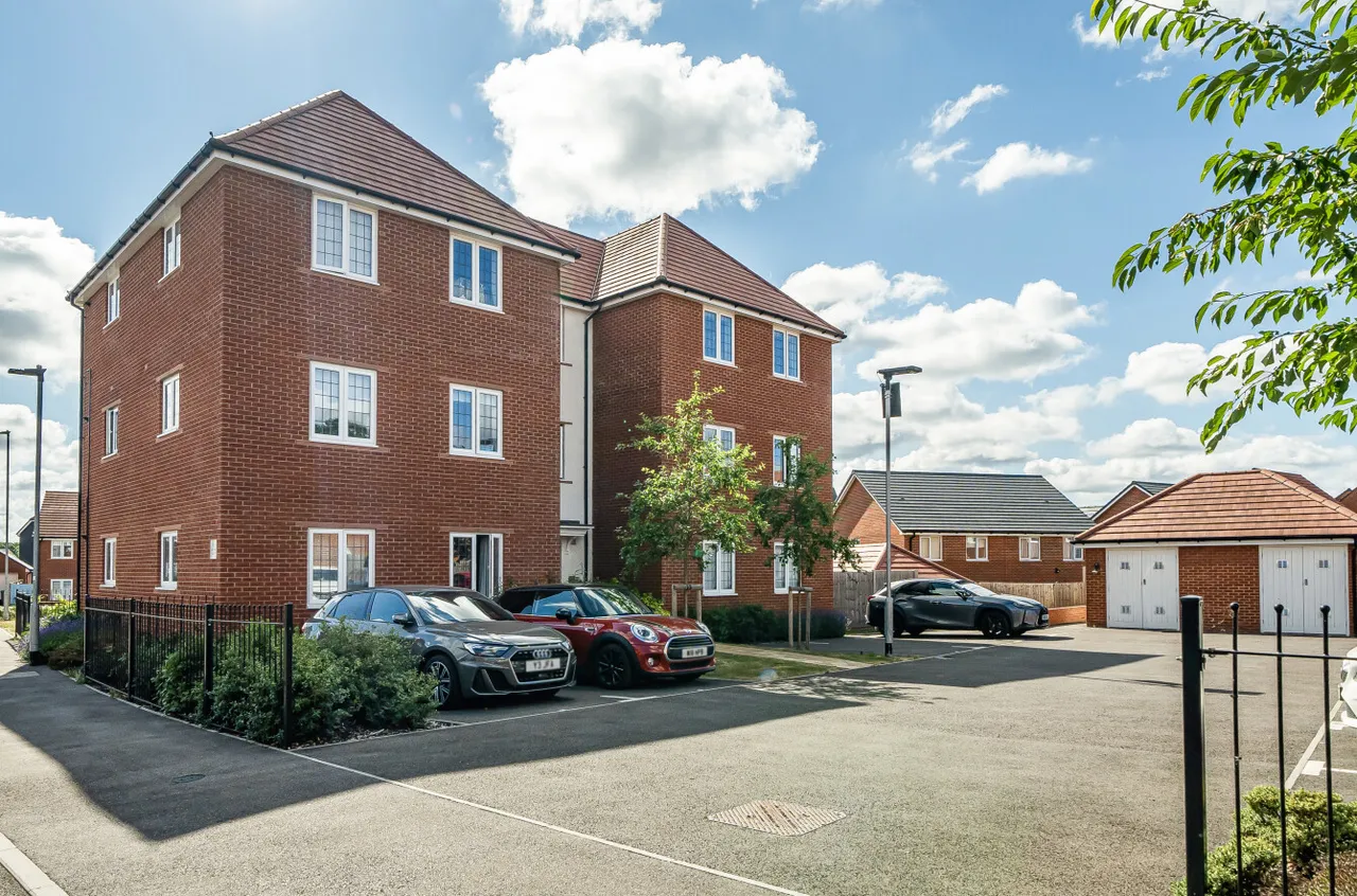 Walton Heath, Binfield, Bracknell, Berkshire, RG42 4LN, photo 22