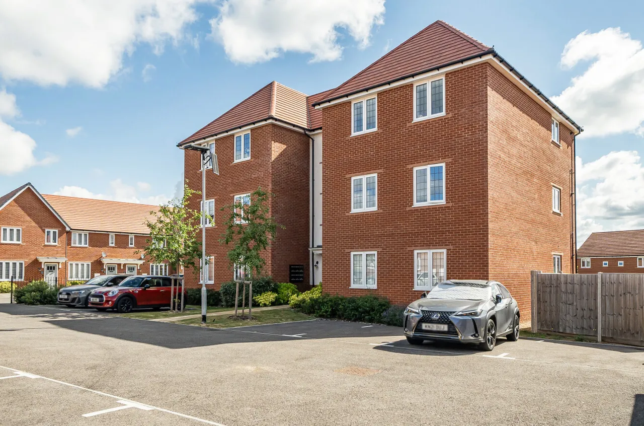 Walton Heath, Binfield, Bracknell, Berkshire, RG42 4LN, photo 21