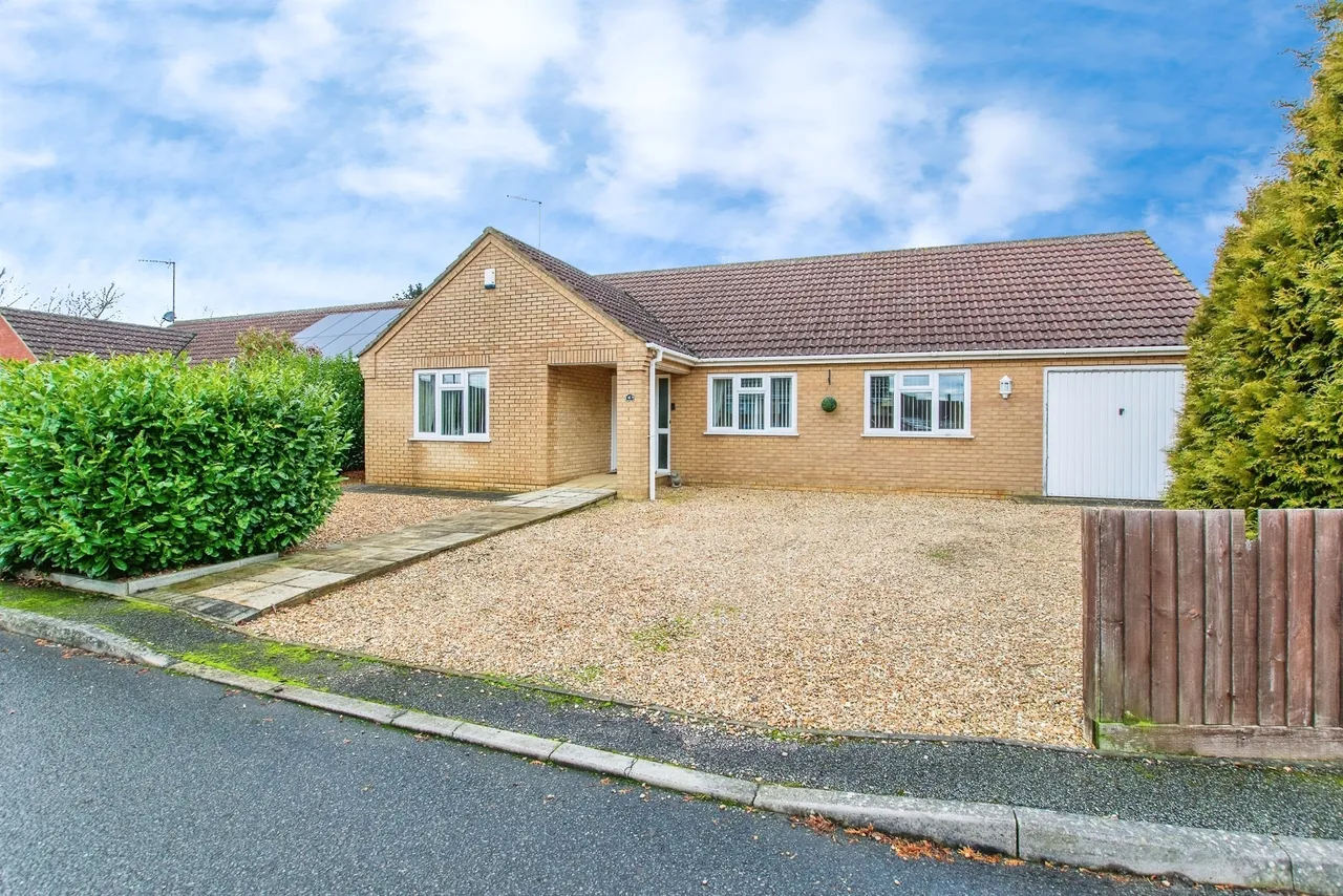 3 bed house for sale — Yokine Gardens, Guyhirn, Wisbech