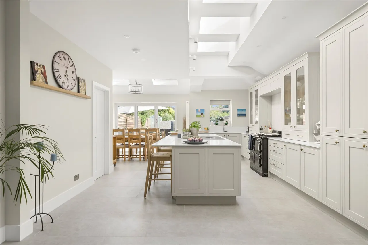 St. Albans Avenue, Weybridge, KT13, photo 10