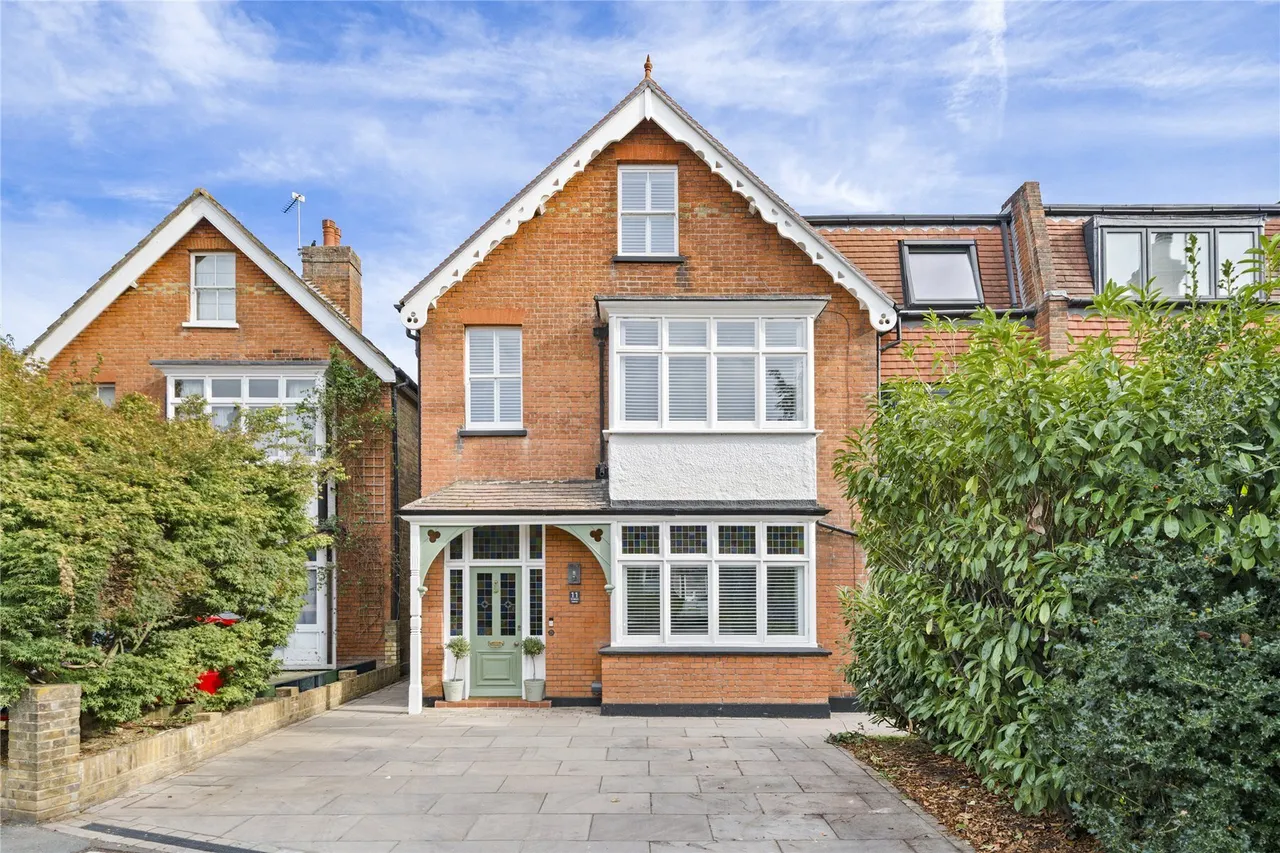 4 bed house for sale, St. Albans Avenue, Weybridge, KT13