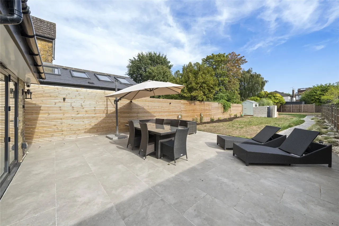 St. Albans Avenue, Weybridge, KT13, photo 23