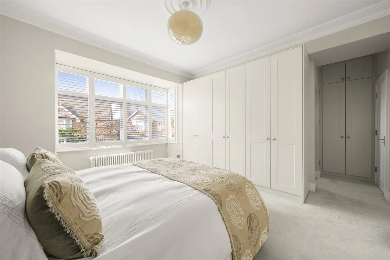 St. Albans Avenue, Weybridge, KT13, photo 13