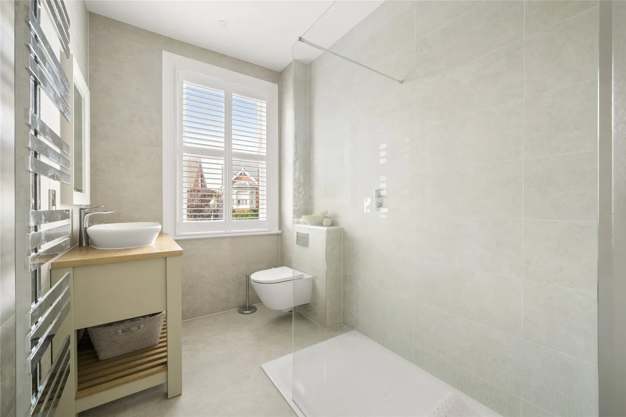 St. Albans Avenue, Weybridge, KT13, photo 14