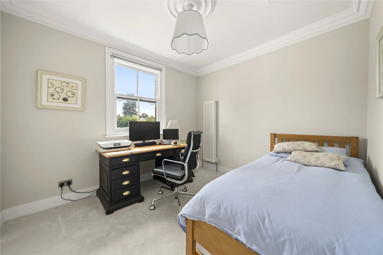 St. Albans Avenue, Weybridge, KT13, photo 16