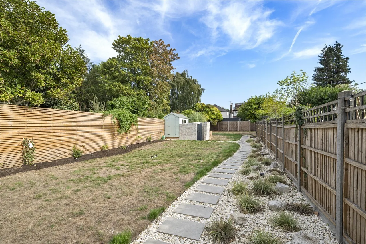 St. Albans Avenue, Weybridge, KT13, photo 22