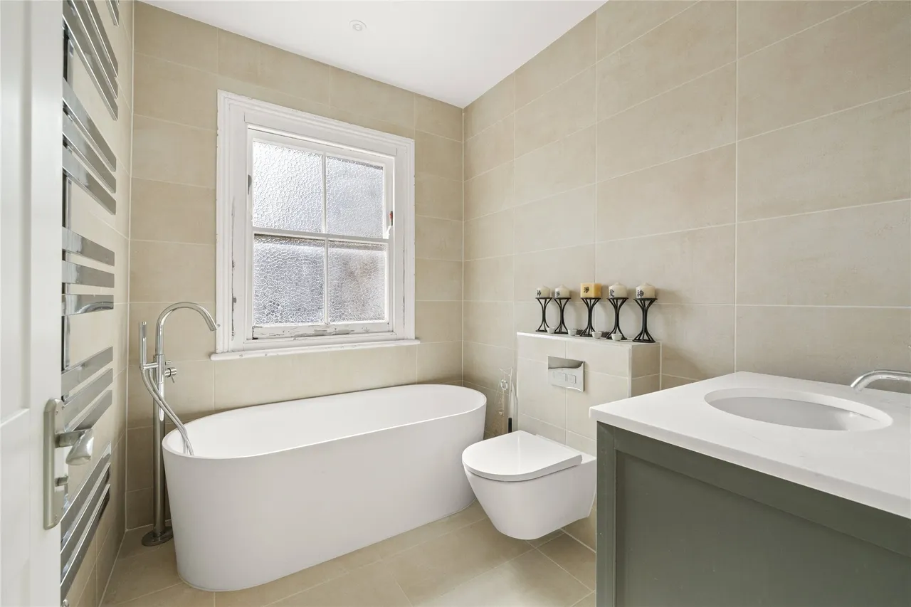 St. Albans Avenue, Weybridge, KT13, photo 15