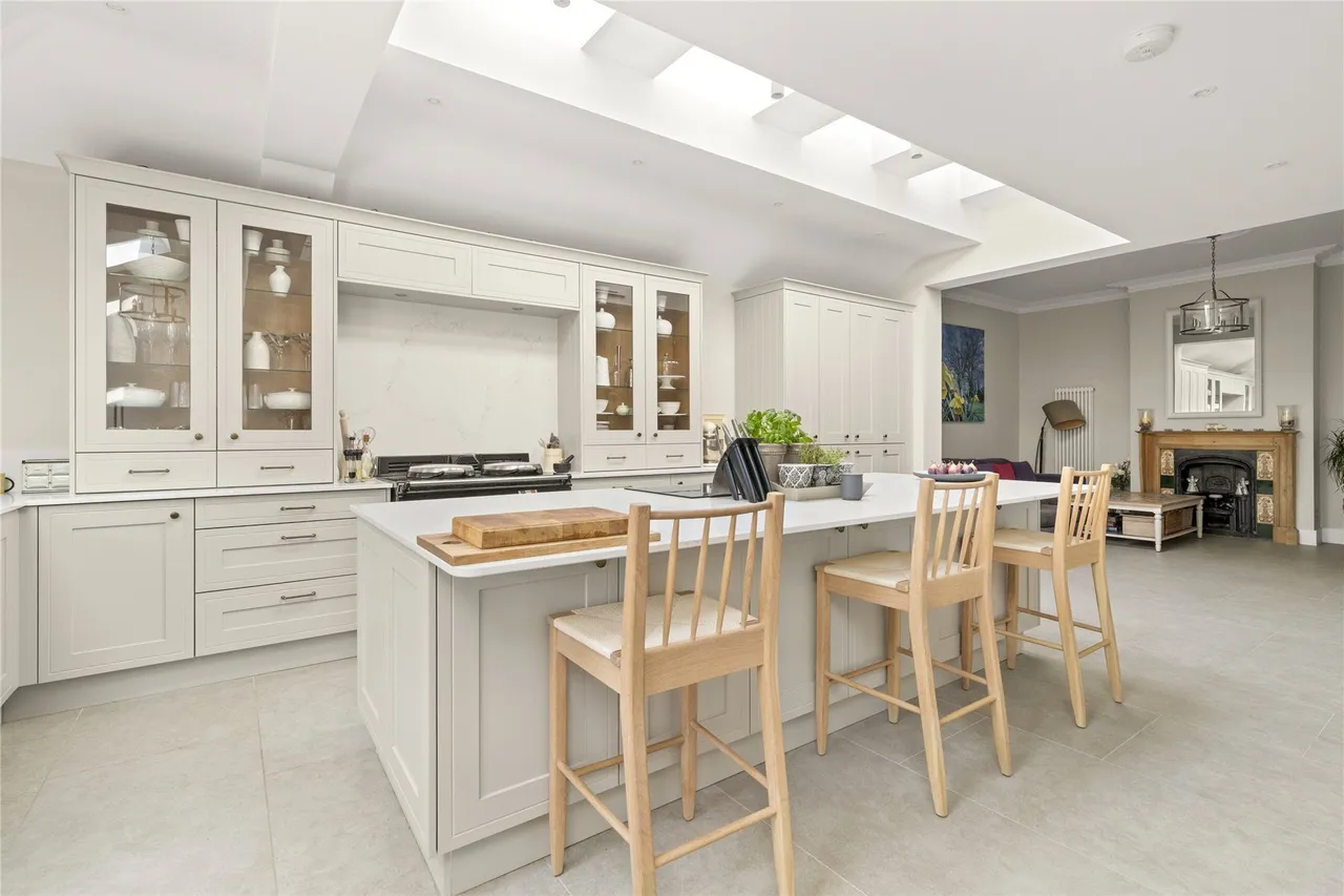 St. Albans Avenue, Weybridge, KT13, photo 8