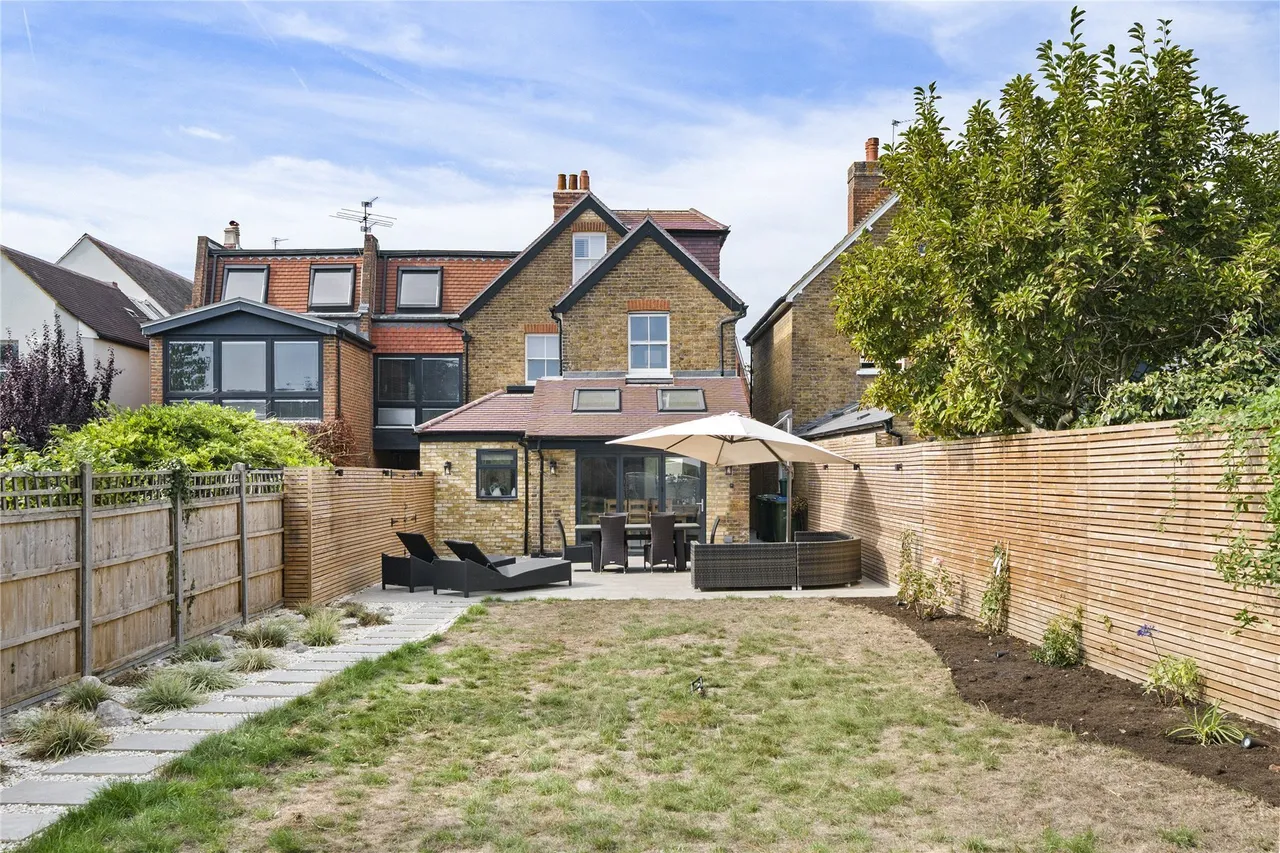 St. Albans Avenue, Weybridge, KT13, photo 24
