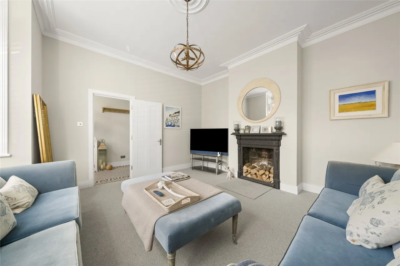 St. Albans Avenue, Weybridge, KT13, photo 5