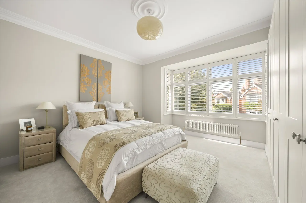 St. Albans Avenue, Weybridge, KT13, photo 12