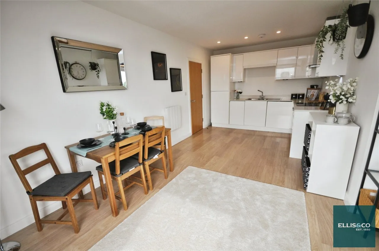 High Road, North Finchley, N12, photo 4