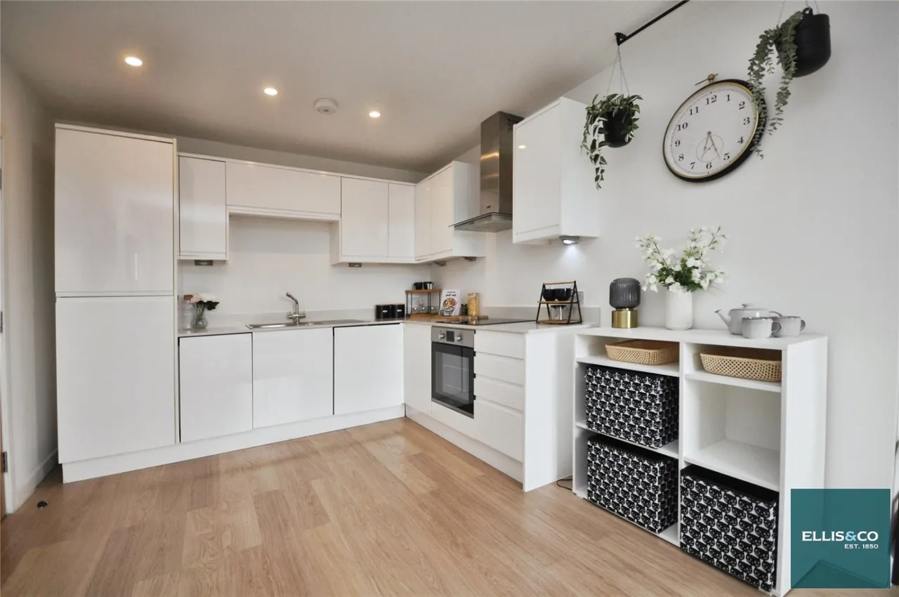 High Road, North Finchley, N12, photo 5