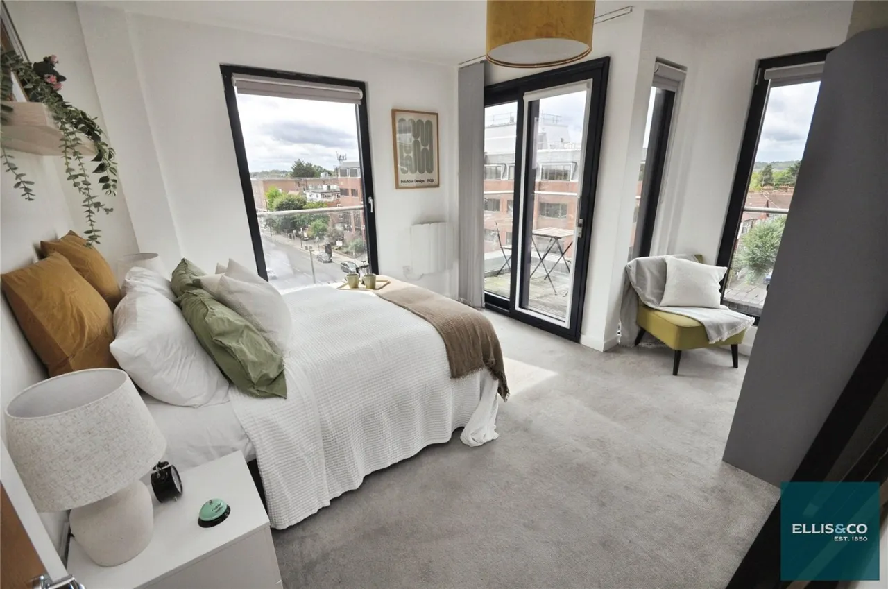 2 bed flat for sale, High Road, North Finchley, N12